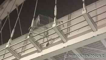 Lanciano un carrello della spesa da un ponte a Segrate, identificati tre minori. Il sindaco Micheli: "Gesto f… - La Repubblica