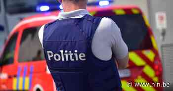 Vrouw wordt onwel achter het stuur en ramt verkeerslicht - Het Laatste Nieuws