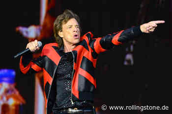 Rolling Stones: Mick Jagger trifft Dirndl-Gruppe in Wien - Rolling Stone