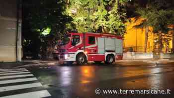 Avezzano, fulmine “cade” in centro città e spacca un albero - Terre Marsicane