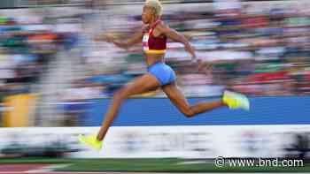 Lyles celebrates 25th with cruise through world qualifying - Belleville News-Democrat