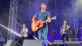 Ein Brite mit Gasmaske – James Blunt überrascht beim Rosenheimer Sommerfestival mit seinem Humor