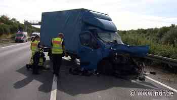 Peine: Kleintransporter verunglückt auf der A2 - NDR.de