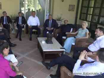 "Reddito 5s rivisto, pace fiscale, migranti". Il centrodestra va da Draghi