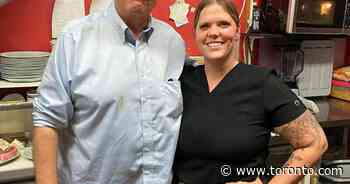 'I've been him': Dan Aykroyd dines at café near Renfrew - Toronto.com