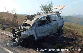 Carro pega fogo em estrada de Mairinque após colisão frontal - Correio do Interior