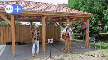Lions Club Deister und Calenberger Land unterstützt Verein Samlif beim Bau eines Pavillons - HAZ