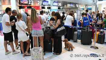 Anche a Bari e Brindisi una domenica nera per lo sciopero aereo: cancellati 63 voli, problemi per i bagagli - La Repubblica