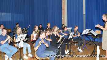 Viele Hürden gemeistert - Zeugnisse an Erhard-Junghans-Abschlussschüler überreicht - Schwarzwälder Bote