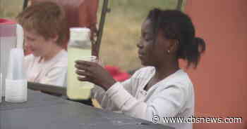 Aurora siblings raise money making lemonade for friend with liver sickness - CBS News