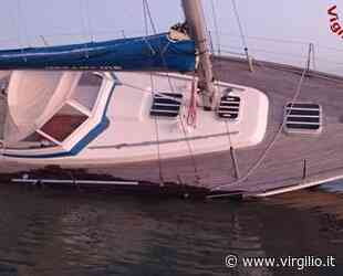 La barca a vela s'incaglia, soccorsi i due passeggeri - Virgilio