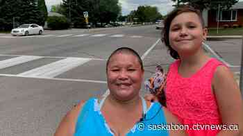 Saskatoon woman says windshield glass removed from forehead, knee after being struck by car
