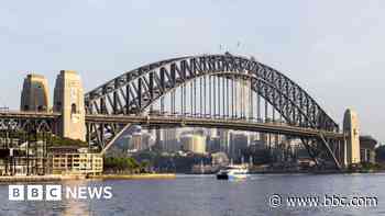 Aboriginal flag to permanently fly on Sydney Harbour Bridge - BBC