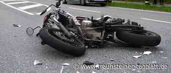Motorrad kollidiert mit Auto – Biker schwer verletzt - Traunsteiner Tagblatt