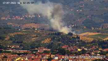 Incendio di sterpaglie a Vinci - FirenzeToday