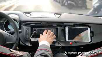 Armati di pistola rapinano negozio, poi l'inseguimento da film tra l'Ostiense e la via del Mare