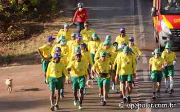 Caminhada Ecológica: atletas deixam Trindade e passam por seis cidades no 1º dia; veja fotos - O Popular