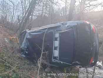 Unfall in Steinen: Auto mit zwei Insassen kommt von Straße ab - Steinen - www.verlagshaus-jaumann.de