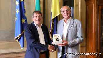 Modena, Muzzarelli riceve in Comune l'ex pallavolista Skorek - ModenaToday