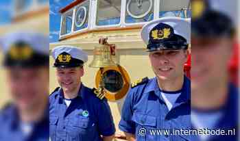 Burgemeester Moerkerke overhandigt nieuwe vlag aan Zeekadetkorps Moerdijk - Internetbode