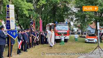 Ehingen: Ehinger Feuerwehr erhält den Segen für ihre zwei neuen Autos | Augsburger Allgemeine - Augsburger Allgemeine