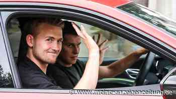 FCB stellt de Ligt auf PK vor: Star-Innenverteidiger in USA gelandet