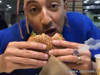 Il rapper Ghali compra una barca per la ong: così vuol portarci i migranti