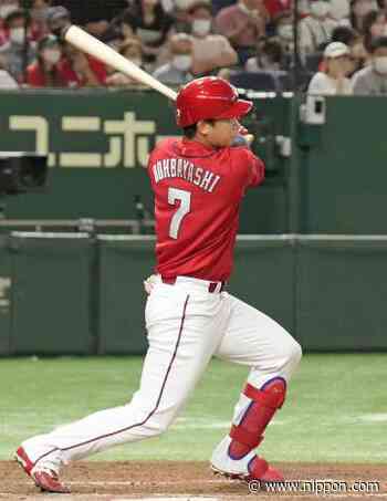 Baseball: Pinch hitter Dobayashi powers Carp past Giants - Nippon.com