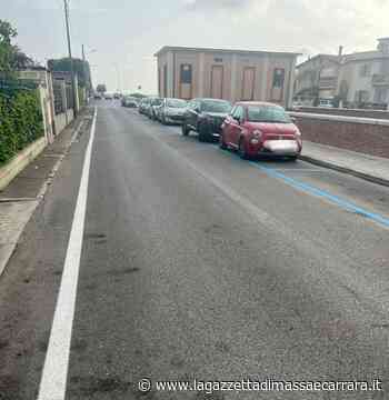 Commercianti di Marina di Massa preoccupati per la mancanza di stalli bianchi - La Gazzetta di Massa e Carrara