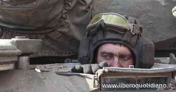 Armata russa, diserzioni di massa: "Per non morire i soldati si buttano dai camion" - Liberoquotidiano.it