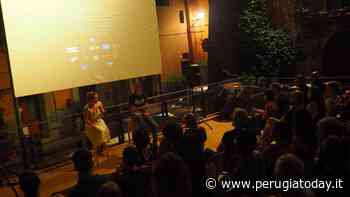 Il Fuori Post stipa di cinefili la piazzetta Maria Montessori. In massa per assistere al capolavoro di Laura Samani, intervistata dal critico Simone Rossi - PerugiaToday