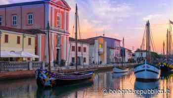 Cesenatico, massa d'acqua scura: "E' un'alga innocua" - La Repubblica