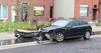 Geen gewonden bij aanrijding tussen twee voertuigen | Dendermonde | hln.be - Het Laatste Nieuws