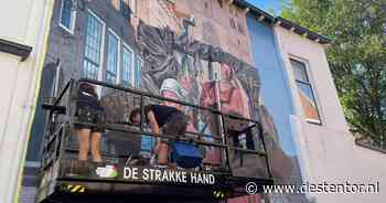Muurschildering met grapje fleurt historische steeg in Deventer op - De Stentor