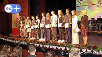 Luckenwalde: Awo richtet Jugendweihe für 179 Jugendliche im Stadttheater aus - Märkische Allgemeine Zeitung