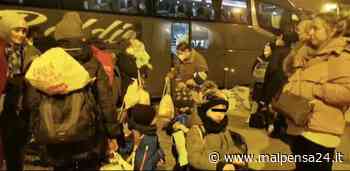 A Samarate arrivati 70 profughi ucraini. «Lasciamo i nostri uomini in guerra» - malpensa24.it