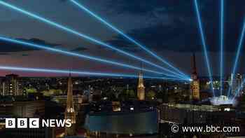 Coventry Cathedral ruins lit up for Games baton arrival - BBC