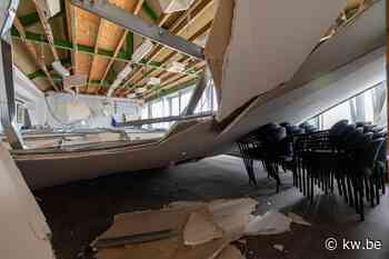 Plafond in gemeentehuis Lichtervelde komt naar beneden, minuten nadat burgemeester er vergaderde: “Aan veel erger ontsnapt” - KW.be - KW.be