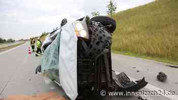 Transporter überschlägt sich auf A94 bei Heldenstein – rechte Spur Richtung Passau gesperrt