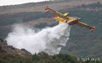 Incendi a Messina, fiamme sulla collina Capo d'Orlando - Sky Tg24