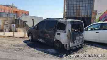 Messina, in fiamme l'auto del Cirs - Messina