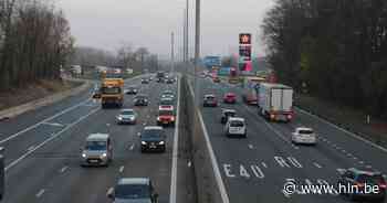 Hindernis op de rijbaan E40 Oostende richting Brussel ter hoogte van Aalter. Rechterrijstrook versperd - Het Laatste Nieuws