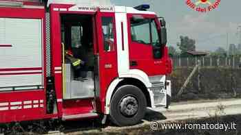 Incendio vicino ai binari: fermi i treni della linea regionale - RomaToday