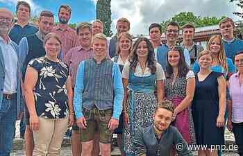 Die Zukunft der Landwirtschaft – 16 Absolventen verabschiedet - Pfarrkirchen - Passauer Neue Presse - PNP.de