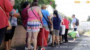 VIDEO | In fila per il pacco alimentare, a Roma sempre più famiglie vanno avanti solo così
