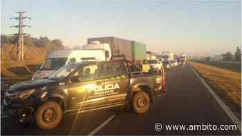 Tragedia en la autopista Rosario-Buenos Aires: mueren dos personas en un choque en cadena - ámbito.com