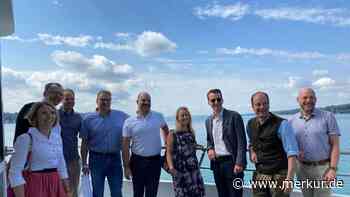 Volle Fahrt voraus: Landräte aus Starnberg und Bad Tölz informierten sich über die ExpressBus-Linie X970 - Merkur.de