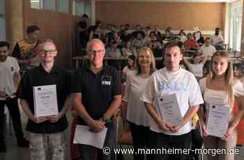 Auszubildende nach ihrem Abschluss ausgezeichnet - Lampertheim - Nachrichten und Informationen - Mannheimer Morgen