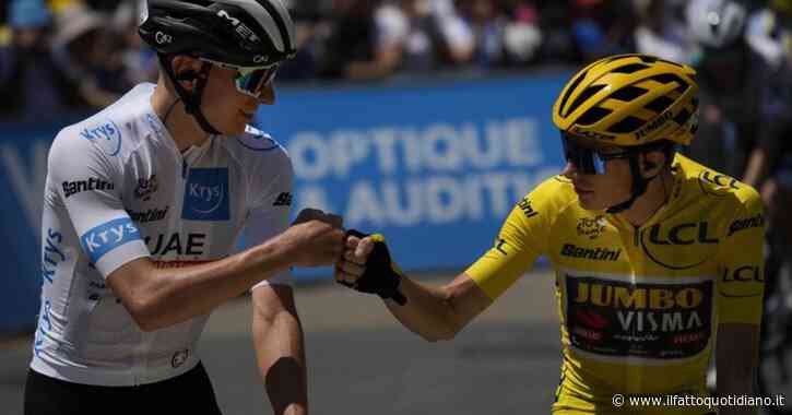 Vingegaard rallenta e aspetta Pogacar che era appena caduto: la loro stretta di mano è il simbolo di questo Tour de France (video)
