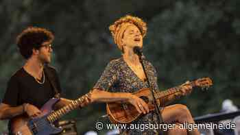 Cyrille Aimée singt vom selbst gebauten Haus im Dschungel